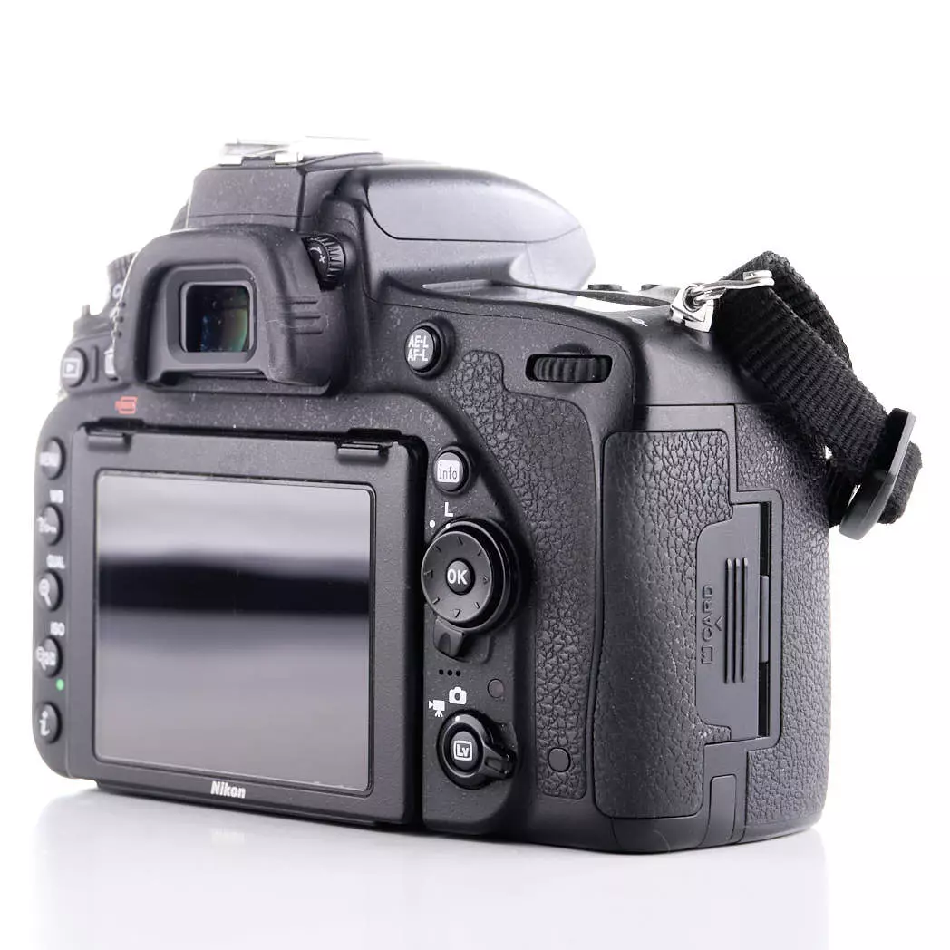 nikon-d750-camera-sc-30560-used-06a3cf1140ee85.jpg
