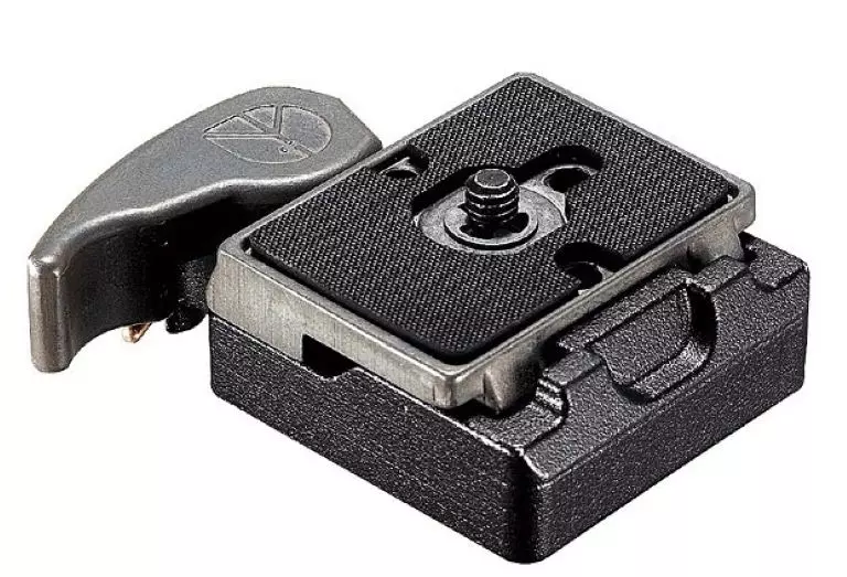manfrotto-323-quick-release-plate-adapter-and-200pl-quick-release-plate-06a97f8e8d777c.jpg