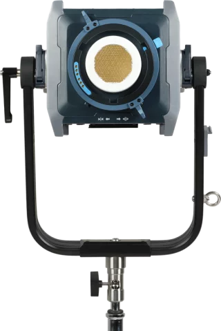nanlux-evoke-600c-full-color-led-light-with-wheeled-carrying-case-06a6079e08009b.webp