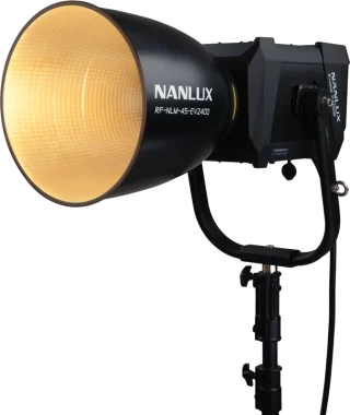 nanlux-evoke-2400b-spot-light-in-flight-case-06a5f3124d1ee3.webp