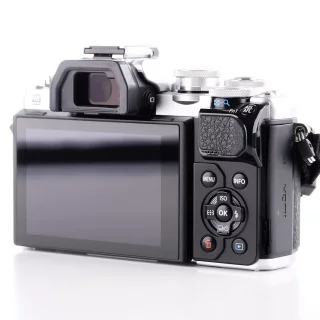 olympus-om-d-e-m10-mark-iii-camera-14-42mm-lens-sc-8080-used-06a33d3f404810.jpg