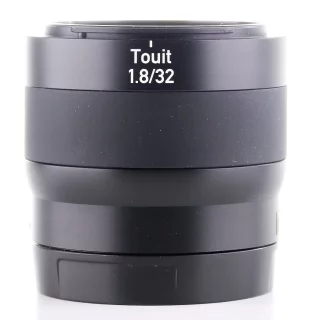 Zeiss Touit 32mm f/1.8 -objektiivi (Sony) (käytetty)