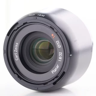 zeiss-touit-32mm-f18-lens-sony-used-06a465f87cce75.jpg