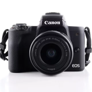 Canon EOS M50 + 15-45mm -kamera ja objektiivi (sc. max 3000) (käytetty)