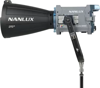 nanlux-evoke-600c-full-color-led-light-with-wheeled-carrying-case-06a6b075baf1fb.webp