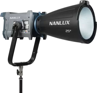 nanlux-evoke-600c-full-color-led-light-with-wheeled-carrying-case-06a6b075cd6fc4.webp