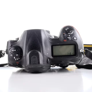 nikon-d5-camera-sc-109620-used-06a6c4c86d2700.jpg