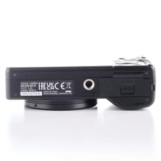 ricoh-gr-iv-camera-sc-590-used-06a730634bbd91.jpg