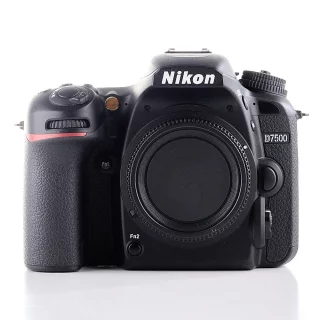 Nikon D7500 -kamera (sc. 1080) (käytetty)