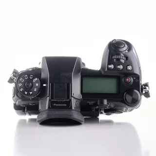 panasonic-lumix-g9-camera-sc-11270-used-06a7c418b58437.jpg