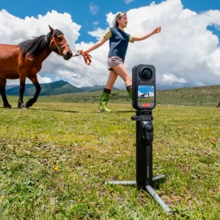 insta360-foldable-selfie-stick-remote-kit-black-06a7f08cba9e67.jpg