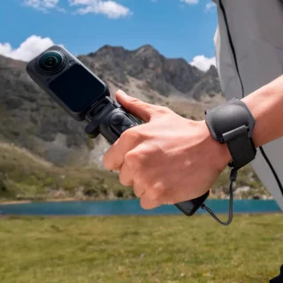 insta360-foldable-selfie-stick-black-06a7f12c7cc3c5.jpg