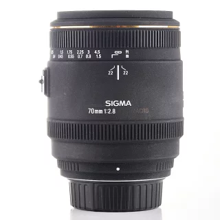 Sigma 70mm f/2.8 EX DG Macro -objektiivi (Nikon) (käytetty)