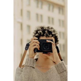 peak-design-form-leather-standard-camera-strap-tan-06a8be7d04f837.jpg
