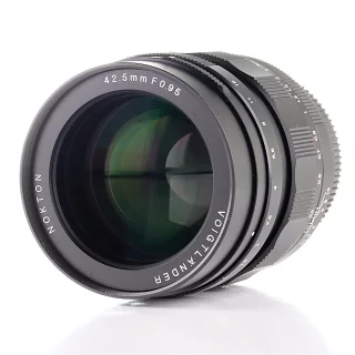 voigtlander-nokton-425mm-f095-lens-mft-used-06a8c473d93991.jpg