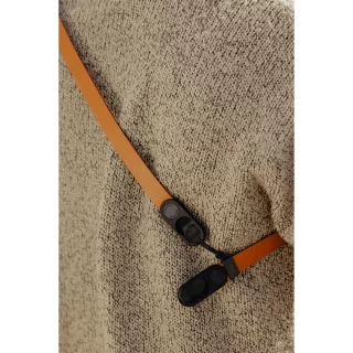 peak-design-form-leather-short-camera-strap-amber-06a8c48ab99ecf.jpg