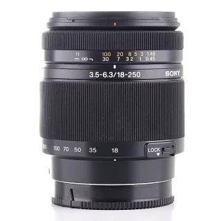 Sony DT 18-250mm f/3.5-6.3 -objektiivi (Sony A) (käytetty)