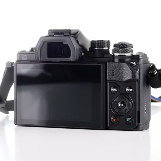 olympus-om-d-e-m10-mark-ii-camera-sc-6070-used-06a916679d9c75.jpg