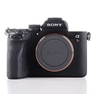 Sony A7R V -kamera (sc. 40620) (käytetty)