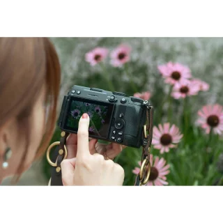 nikon-z5-iic-system-camera-black-06ab52537f18de.jpg