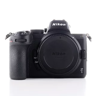 Nikon Z5 -kamera (sc. 9560) (käytetty)