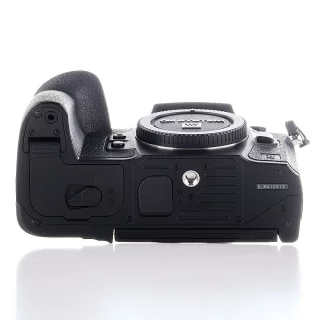 om-system-om-1-mark-ii-camera-sc-1620-used-06ac796164ef8a.jpg