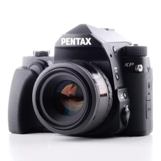 Pentax KP -kamera + SMC Pentax F 50mm f/1.7  (sc. 8180) (käytetty)