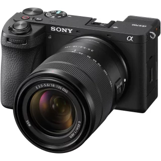 Sony A6700 + 18-135mm f/3.5-5.6 OSS kit + 100€ vaihtohyvitys