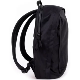 moment_everything_backpack_17l_musta-06647044b9265c.jpg