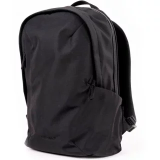 moment_everything_backpack_17l_musta-06647044c4bf15.jpg