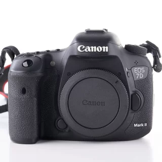 Canon EOS 7D Mark II (sc. 93600) (käytetty)